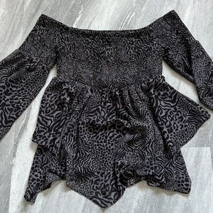 Torrid grey & black off the shoulder flowey sleeved blouse animal print stretchy